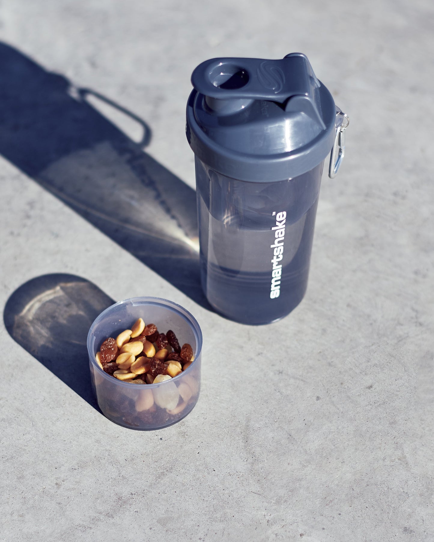 slim-stormy-gray-f4 Smartshake_Slim_gray_lifestyle.jpg