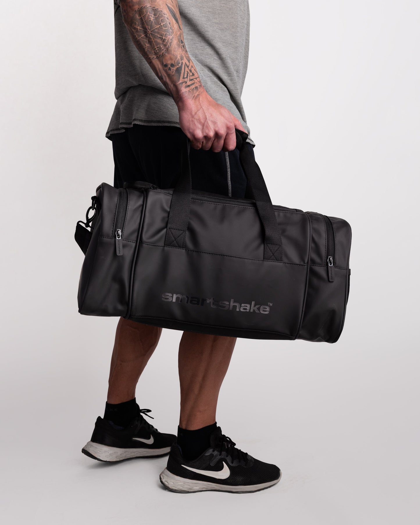 gym-bag-black-v2 Smartshake_GymBag_Black_lifestyle.jpg