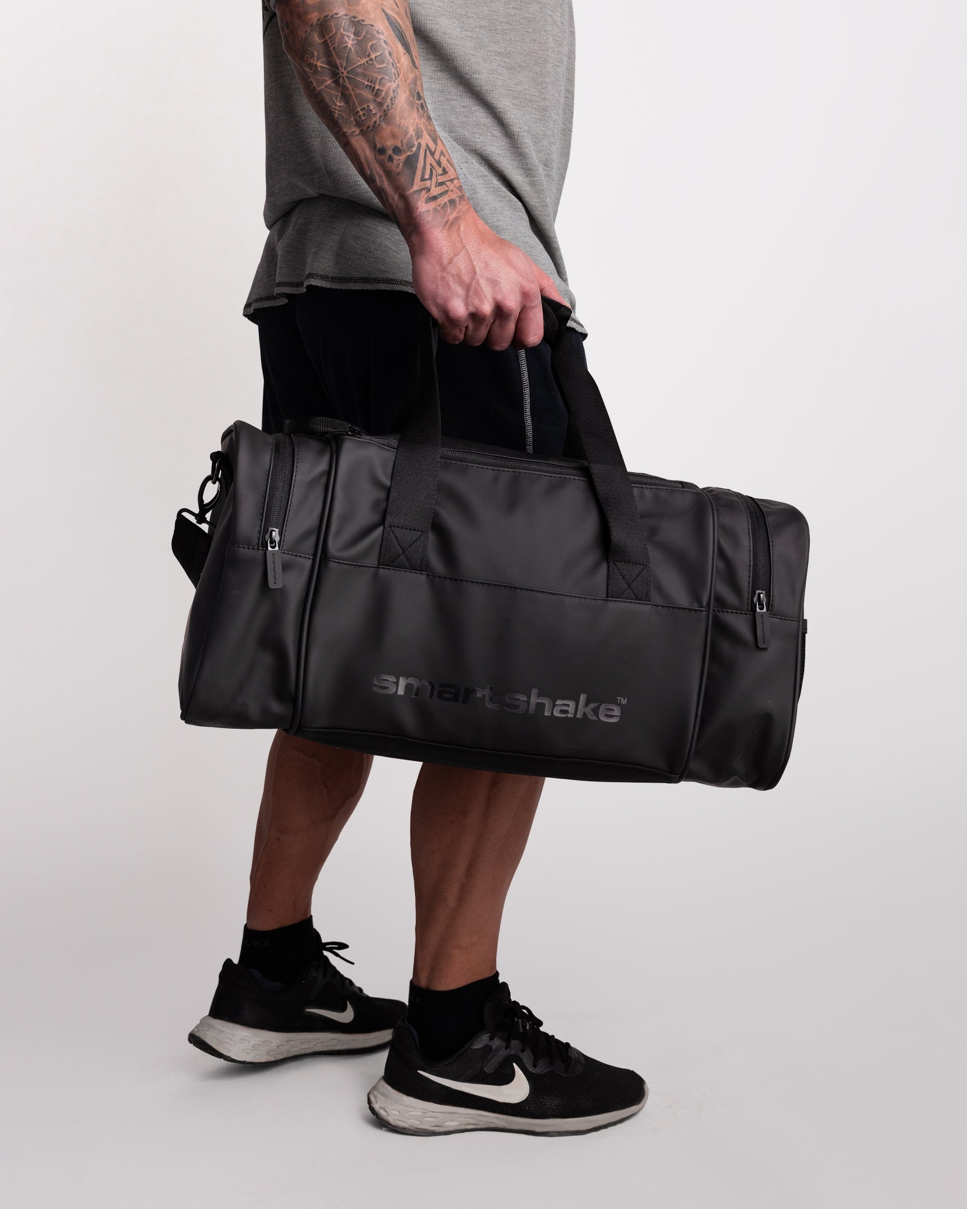 gym-bag-black-v2 Smartshake_GymBag_Black_lifestyle.jpg