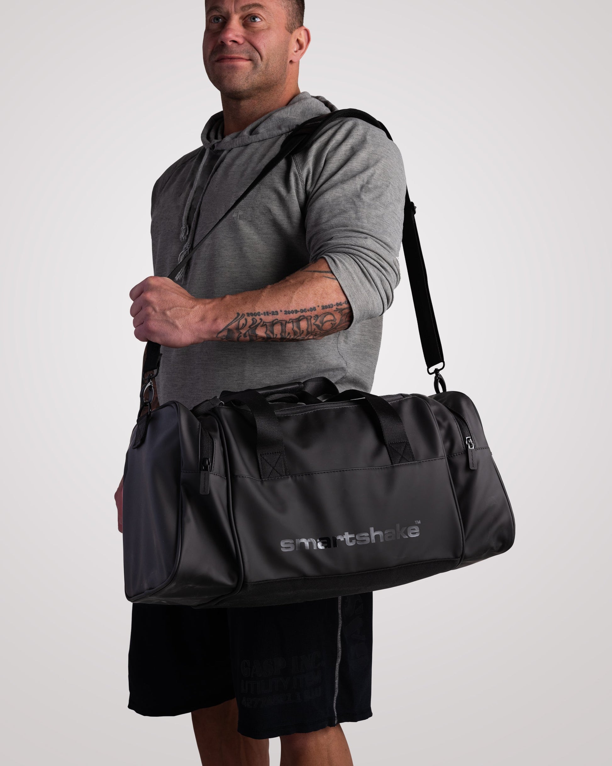 gym-bag-black-v2 Smartshake_GymBag_Black_lifestyle2.jpg