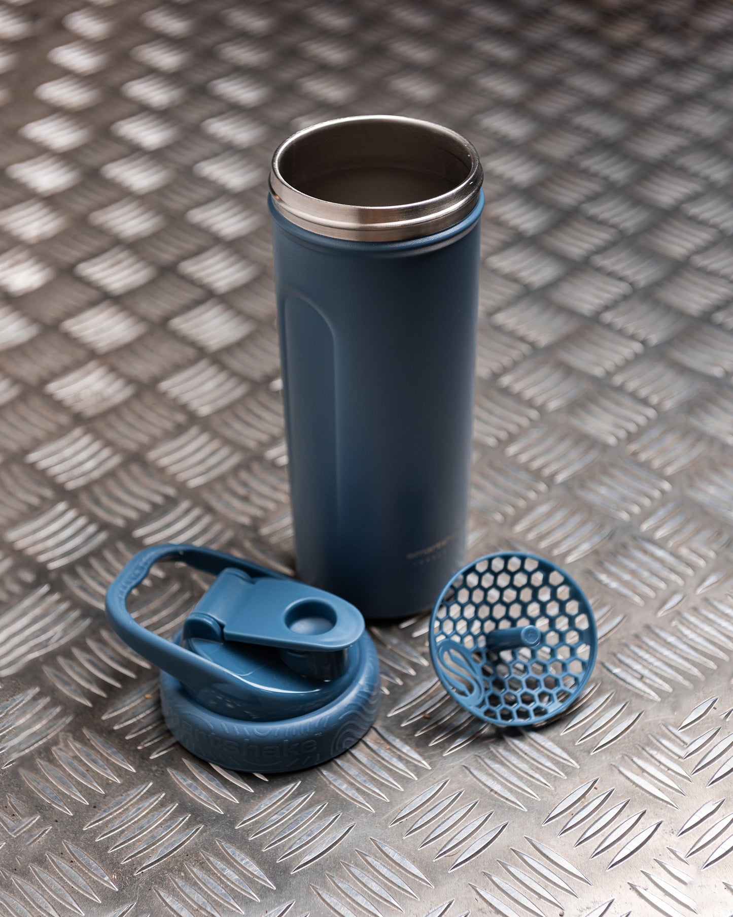 insulated-steel-shaker-faded-blue-q4 Smartshake_Insulated_Steel_Faded_Blue_Lifestyle.jpg