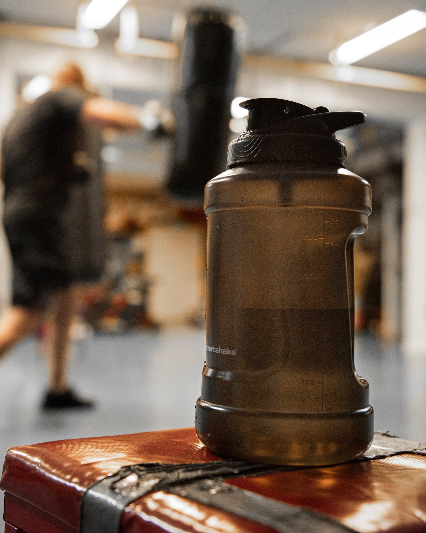 ultimate-jug-black-x5 Smartshake_Ultimate_Jug_black_lifestyle2w.jpg