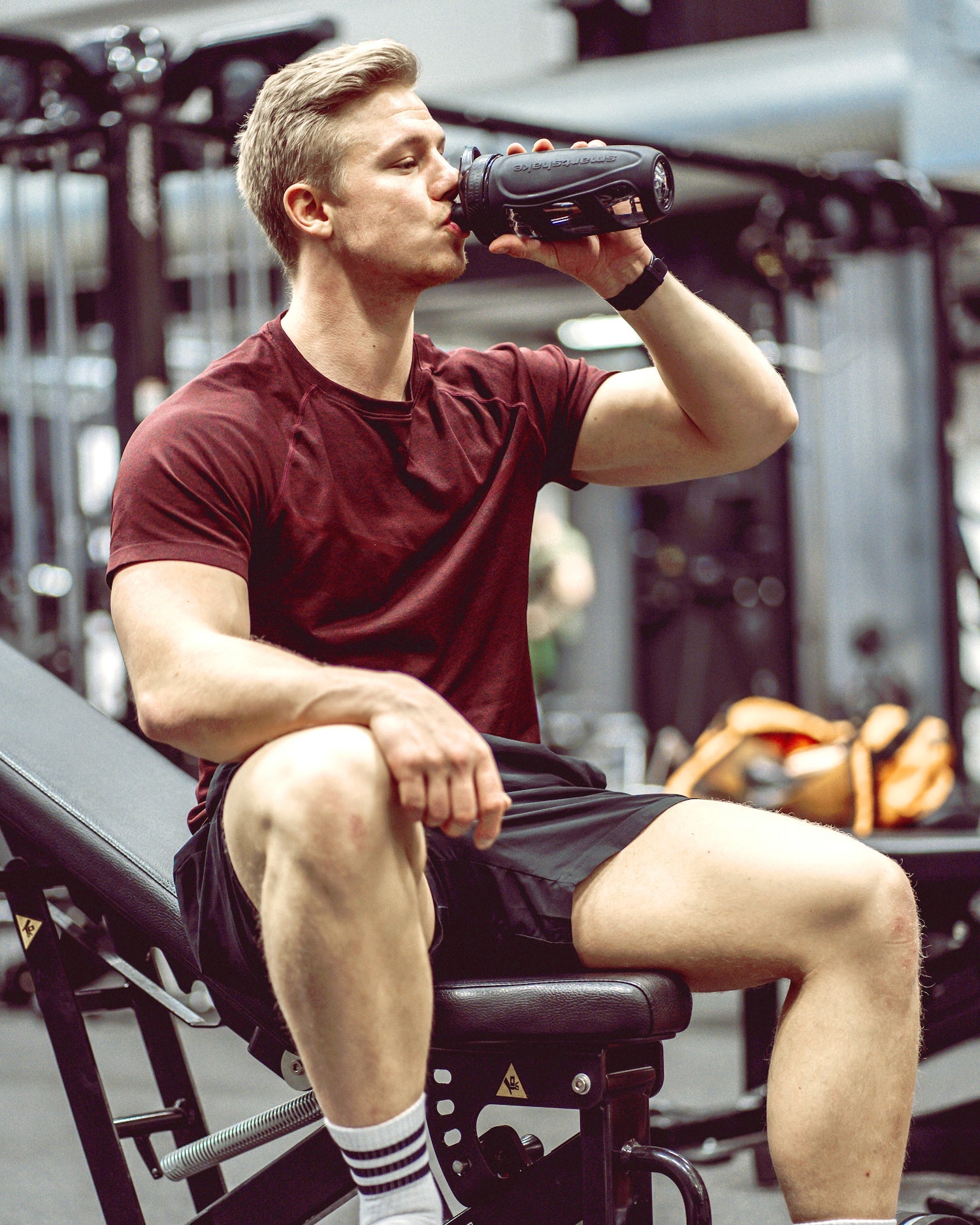 reforce-glass-black-u9 samrtshake_reforce_glass_lifestyle.jpg